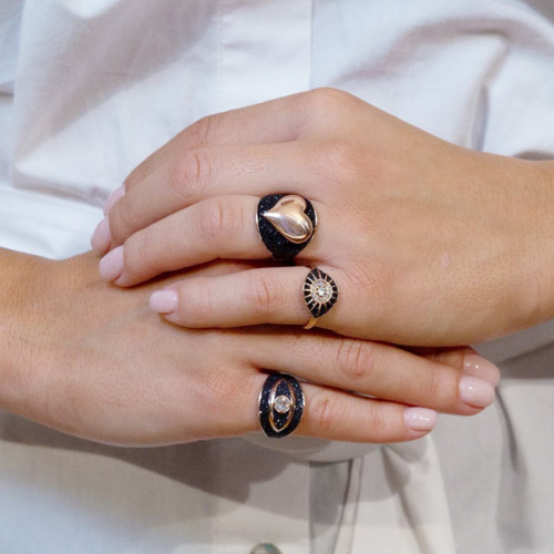WANNA GLOW HEART RING / BLACK & WHITE