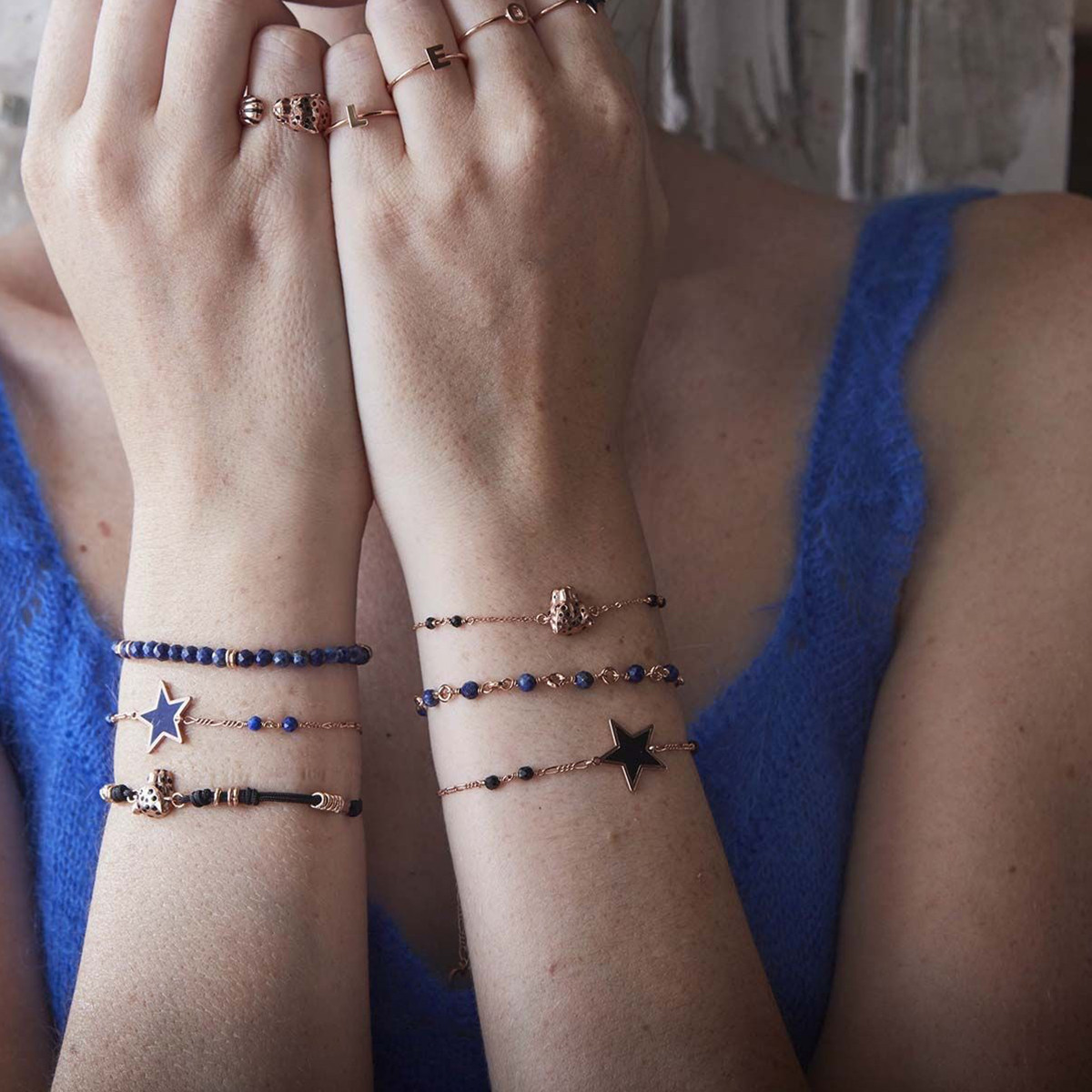 THIN CHAIN BRACELET WITH ROSE GOLD-PLATED LEOPARD AND SPINEL STONES