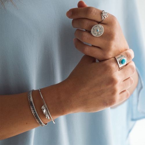 RIGID BRACELET WITH LEAVES