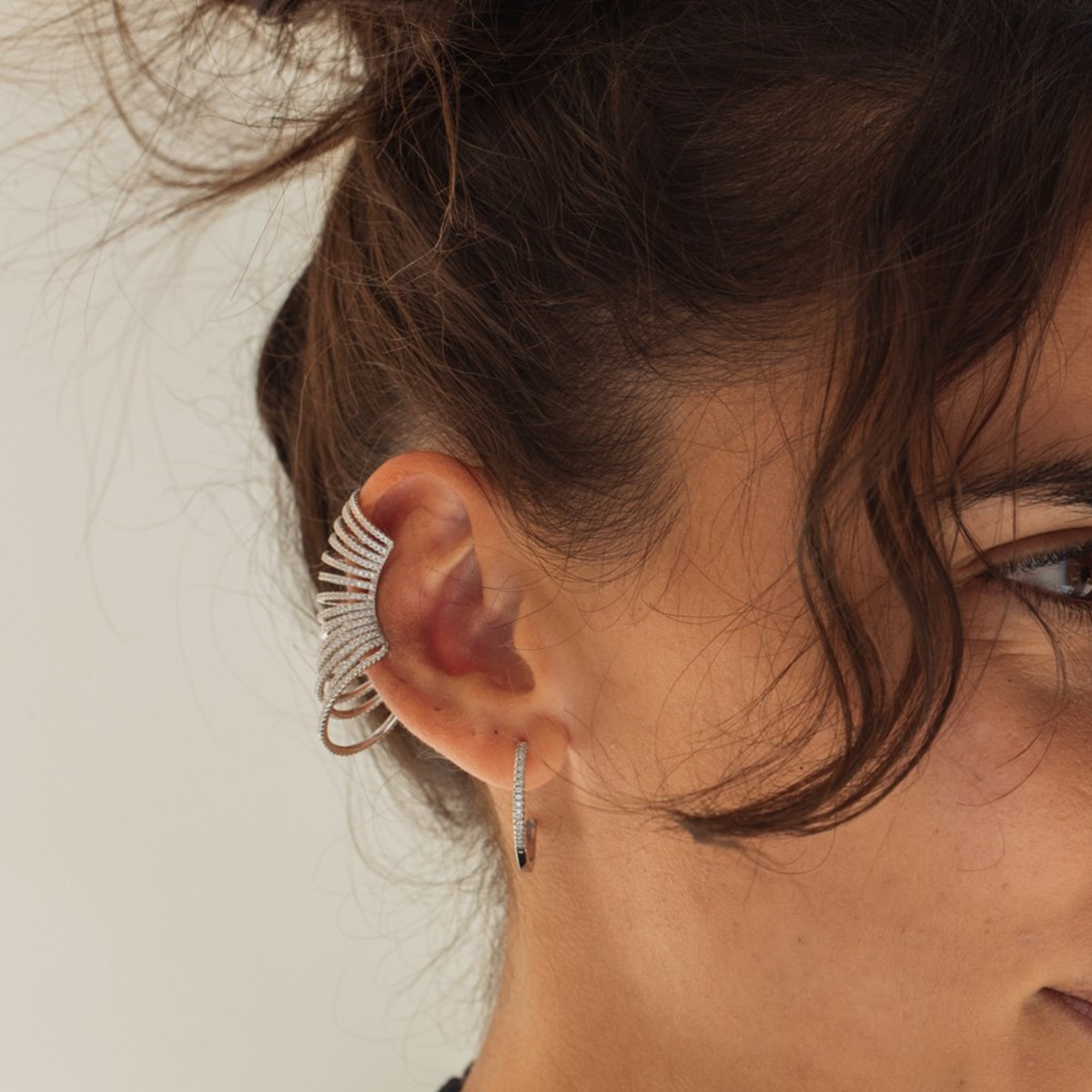 CLIMBING EARCUFF IN SILVER AND ZIRCONS