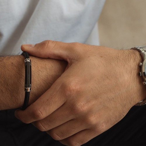 STAINLESS STEEL AND LEATHER BRACELET WITH RHINESTONES. 132901/015