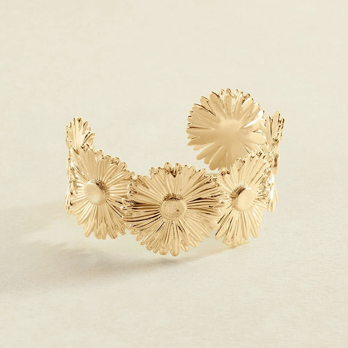 BLOSSOM GOLD BANGLE BRACELET