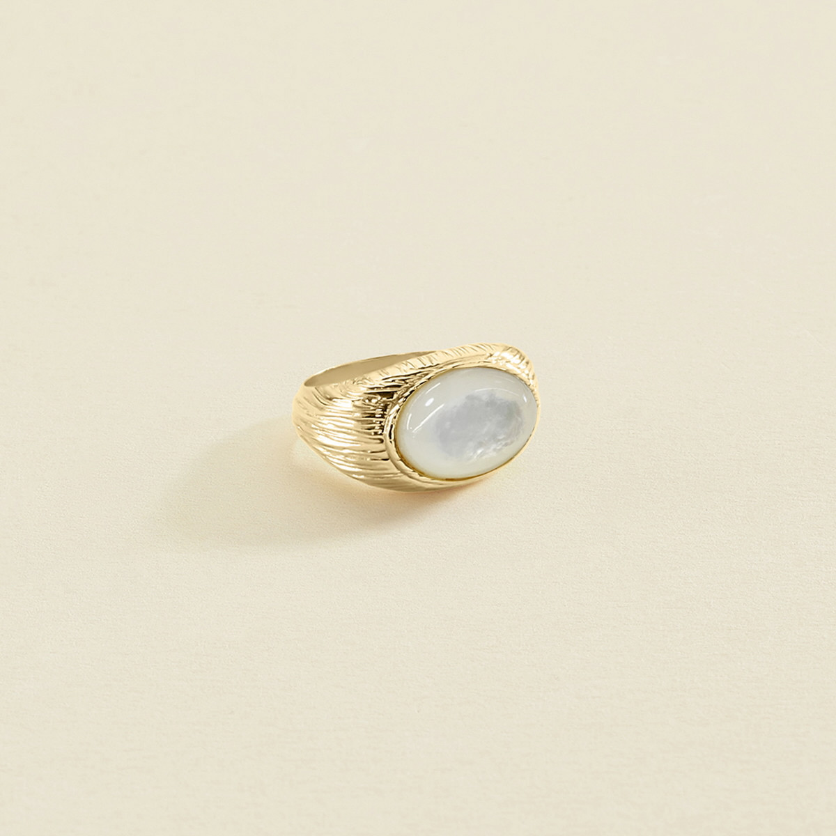 WIDE PETRA RING - MOTHER-OF-PEARL / GOLD