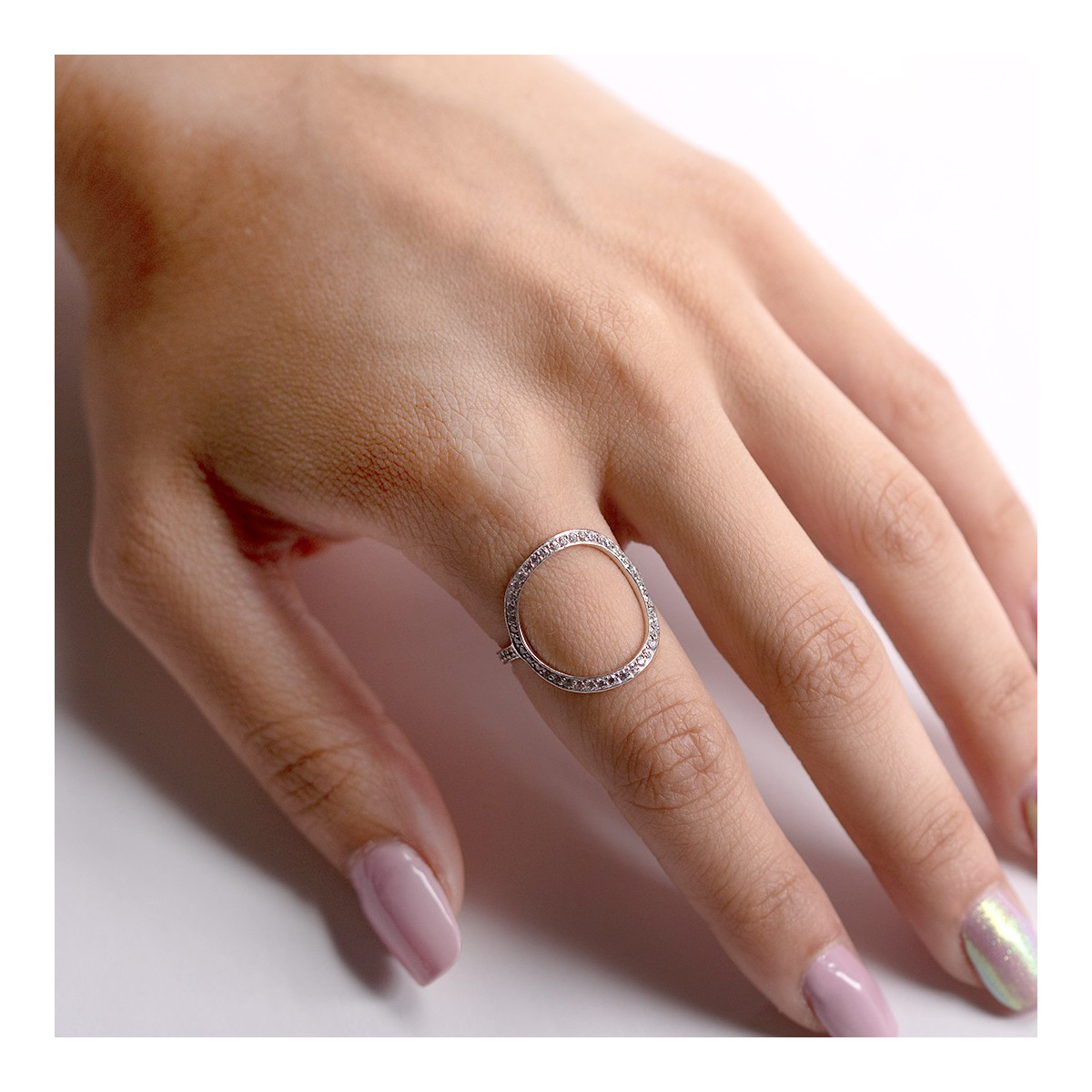 WIDE CIRCLE RING WITH ZIRCONIA